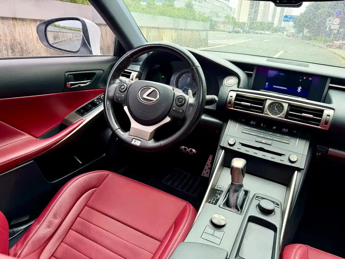 Lexus IS 2015 200t F SPORT — миниатюра 23