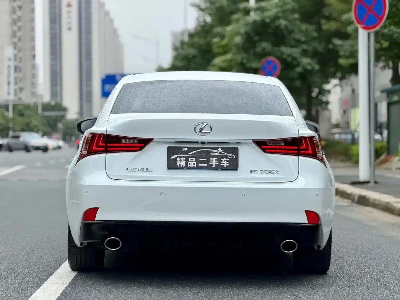 Lexus IS 2015 200t F SPORT — миниатюра 4