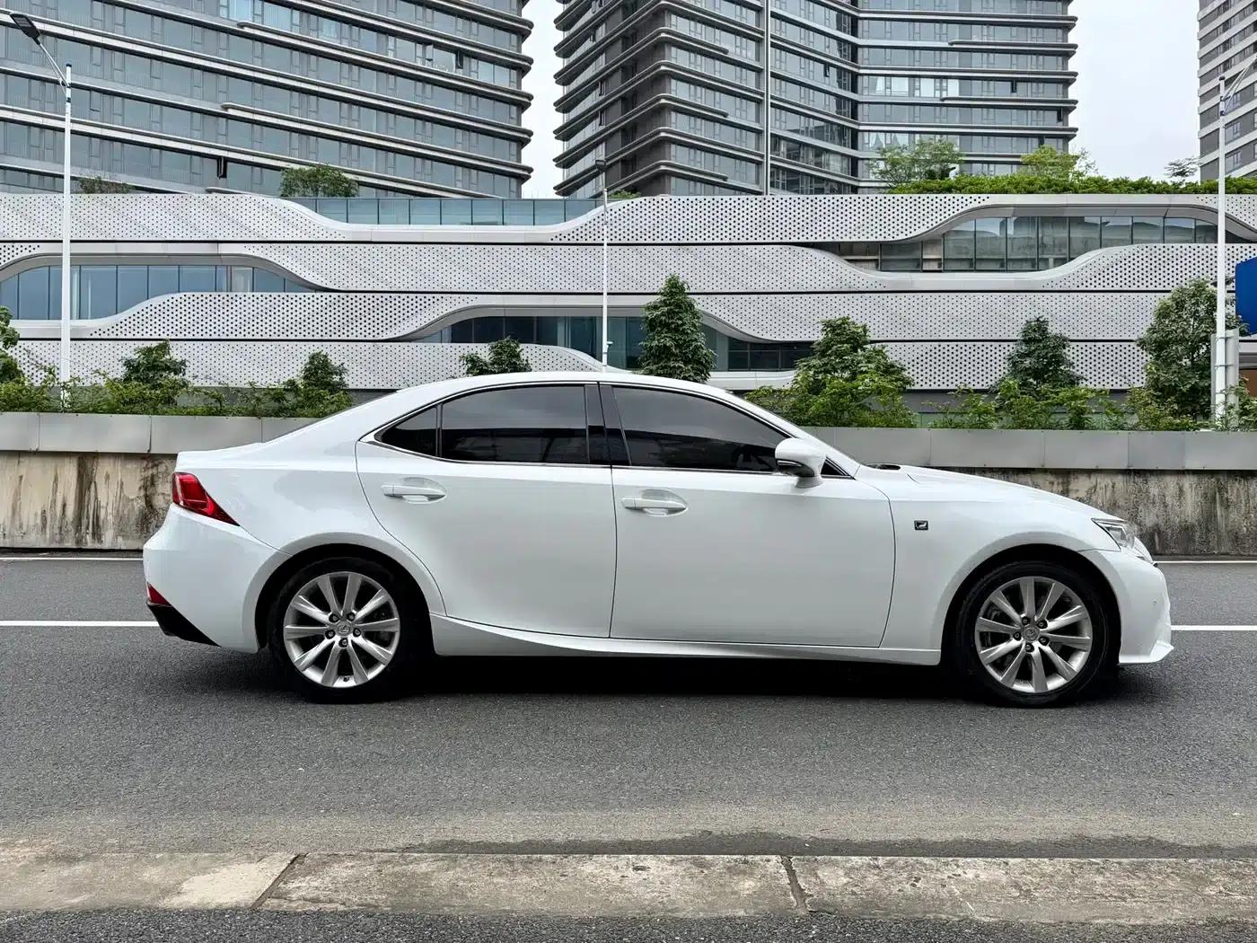 Lexus IS 2015 200t F SPORT — миниатюра 7
