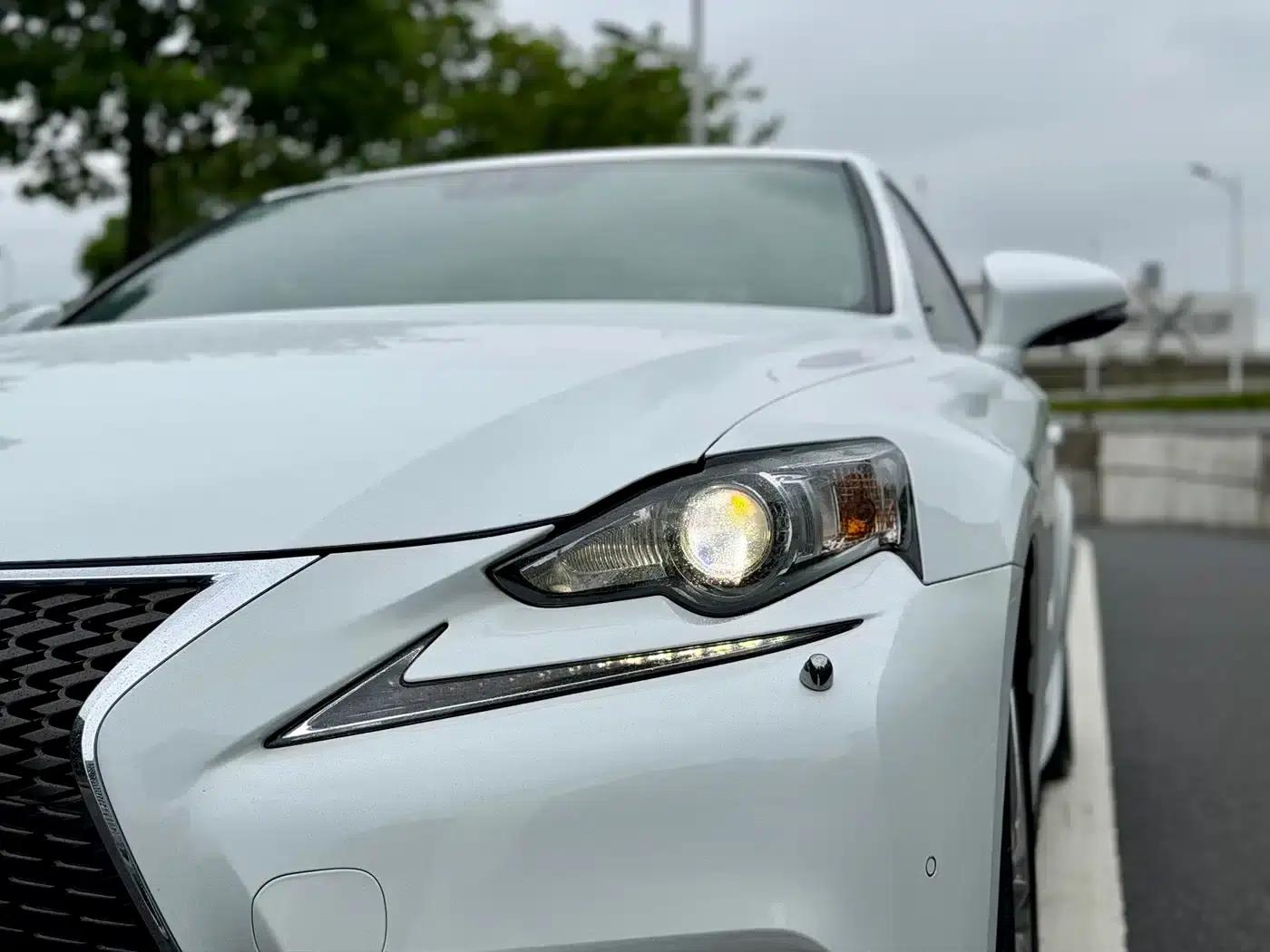 Lexus IS 2015 200t F SPORT — миниатюра 10