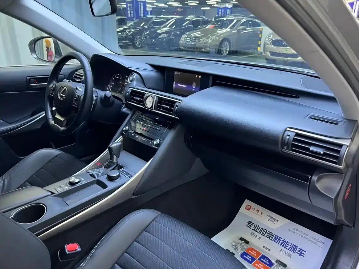 Lexus IS 2017 300 Leading Edition — миниатюра 12