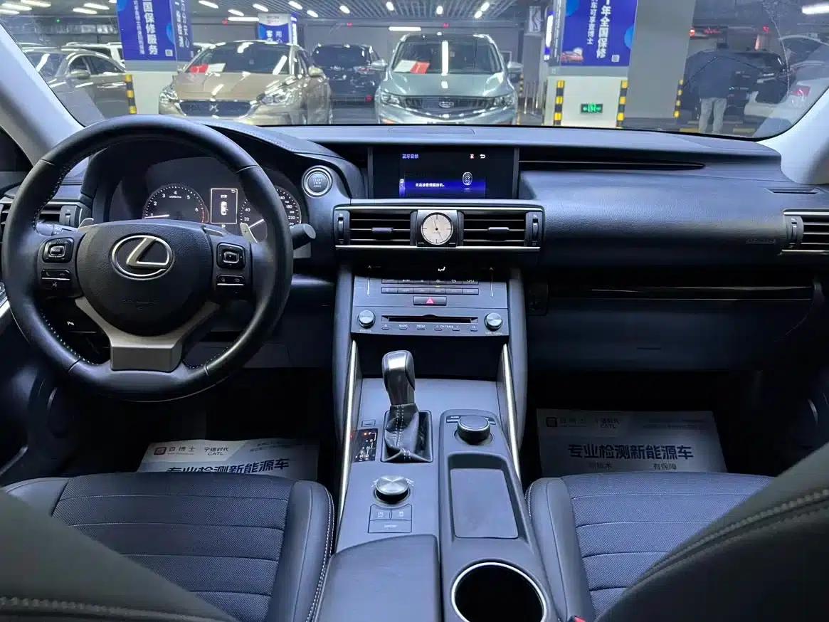 Lexus IS 2017 300 Leading Edition — миниатюра 14