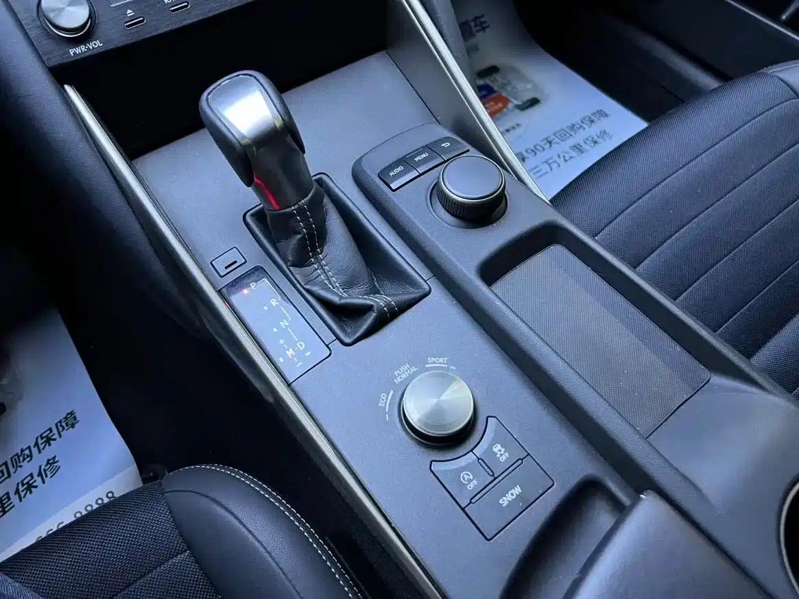 Lexus IS 2017 300 Leading Edition — миниатюра 4