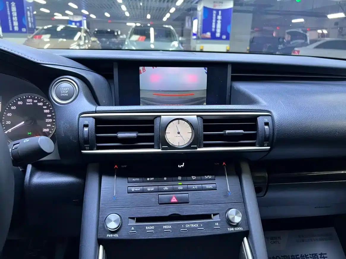 Lexus IS 2017 300 Leading Edition — миниатюра 9