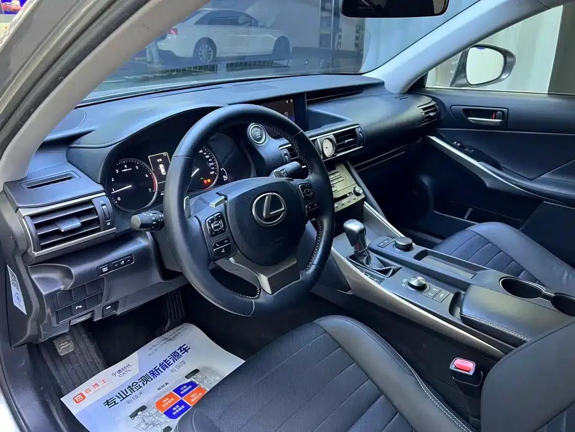 Lexus IS 2017 300 Leading Edition — миниатюра 10