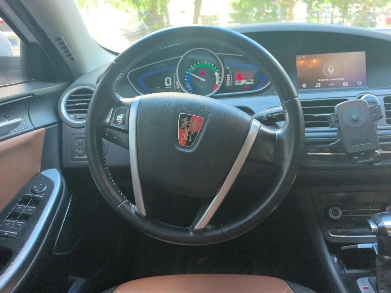 Roewe e550 2016 Deluxe Edition — миниатюра 11