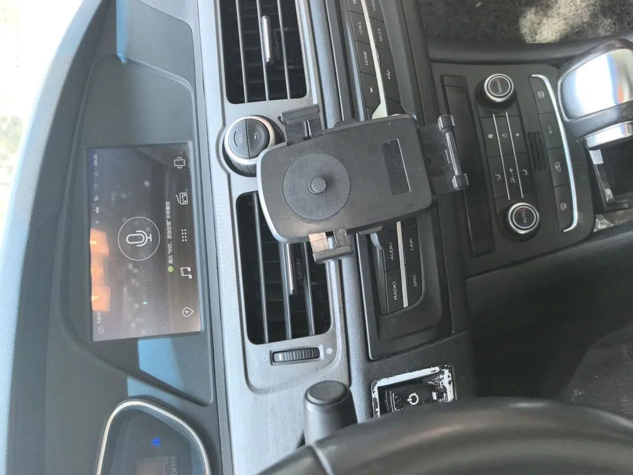 Roewe e550 2016 Deluxe Edition — миниатюра 14