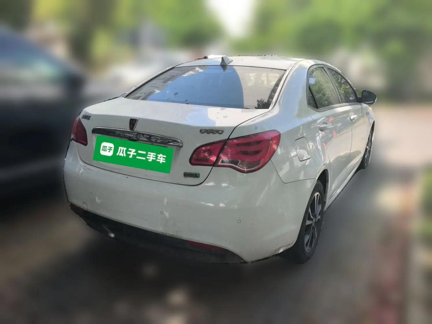 Roewe e550 2016 Deluxe Edition — миниатюра 6