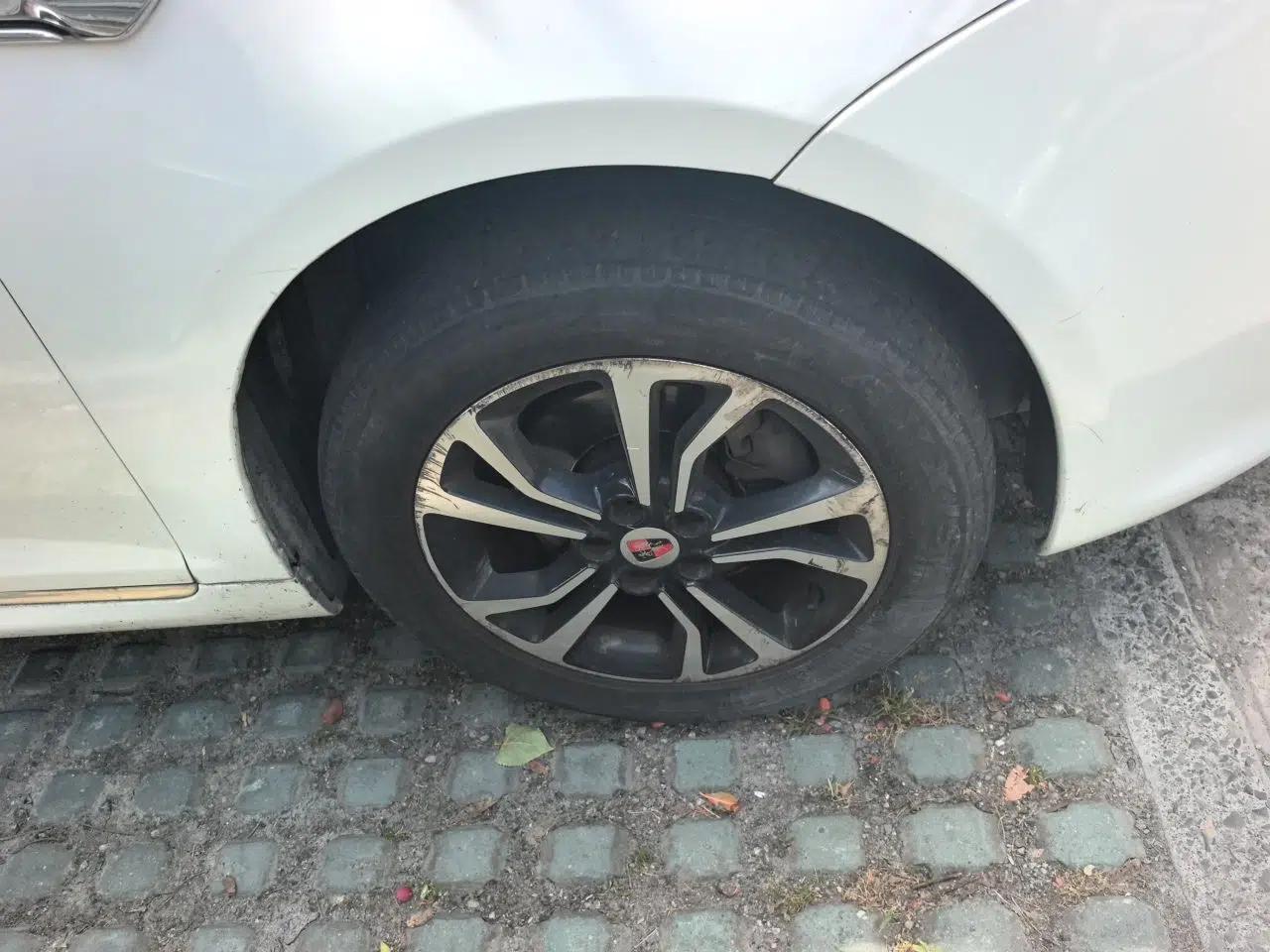 Roewe e550 2016 Deluxe Edition — миниатюра 8