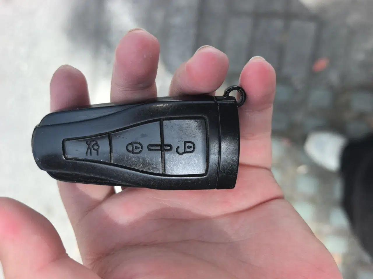 Roewe e550 2016 Deluxe Edition — миниатюра 9