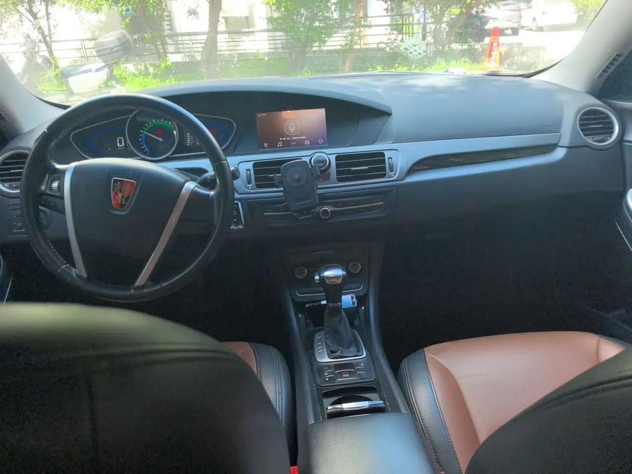 Roewe e550 2016 Deluxe Edition — миниатюра 10