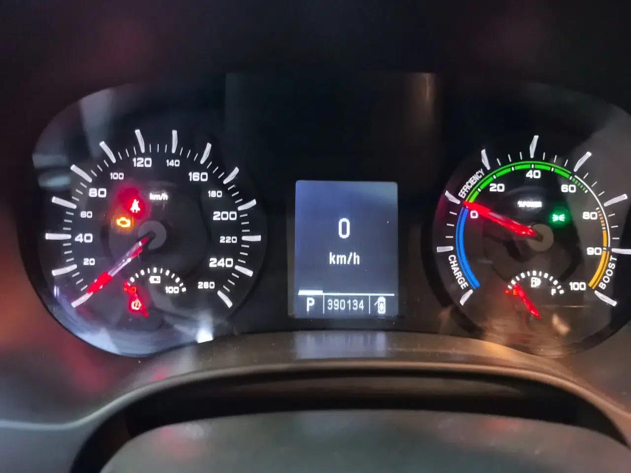 Roewe e950 2017 50T Hybrid Connected Executive Edition — миниатюра 12