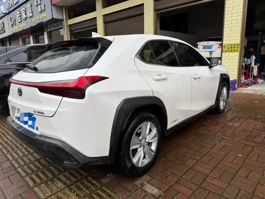 Lexus UX 2020 260h Explorer Edition — миниатюра 3
