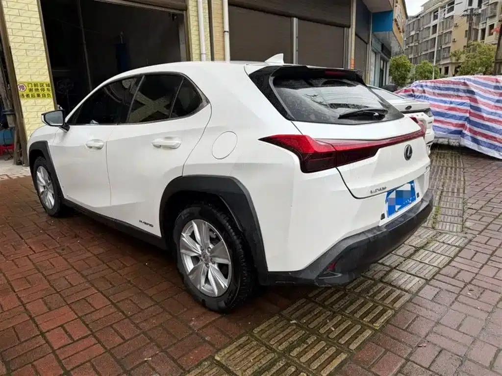 Lexus UX 2020 260h Explorer Edition — миниатюра 4
