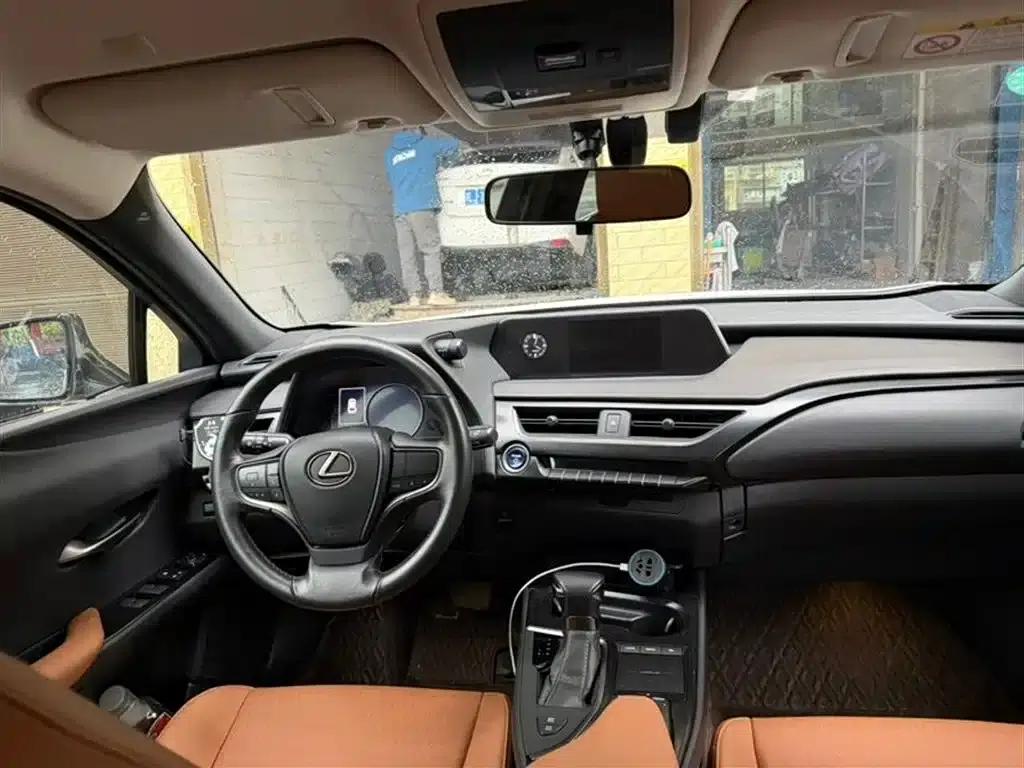 Lexus UX 2020 260h Explorer Edition — миниатюра 6