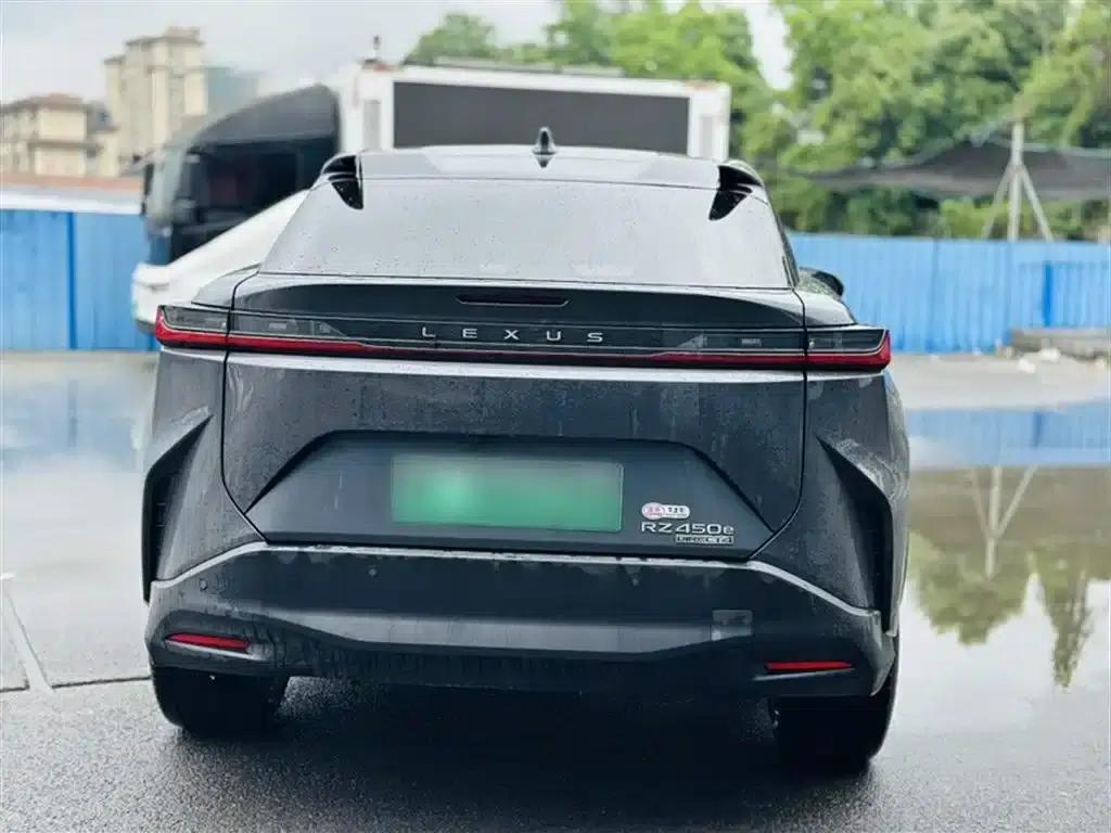 Lexus RZ 2023 450e AWD Luxury Edition — миниатюра 13