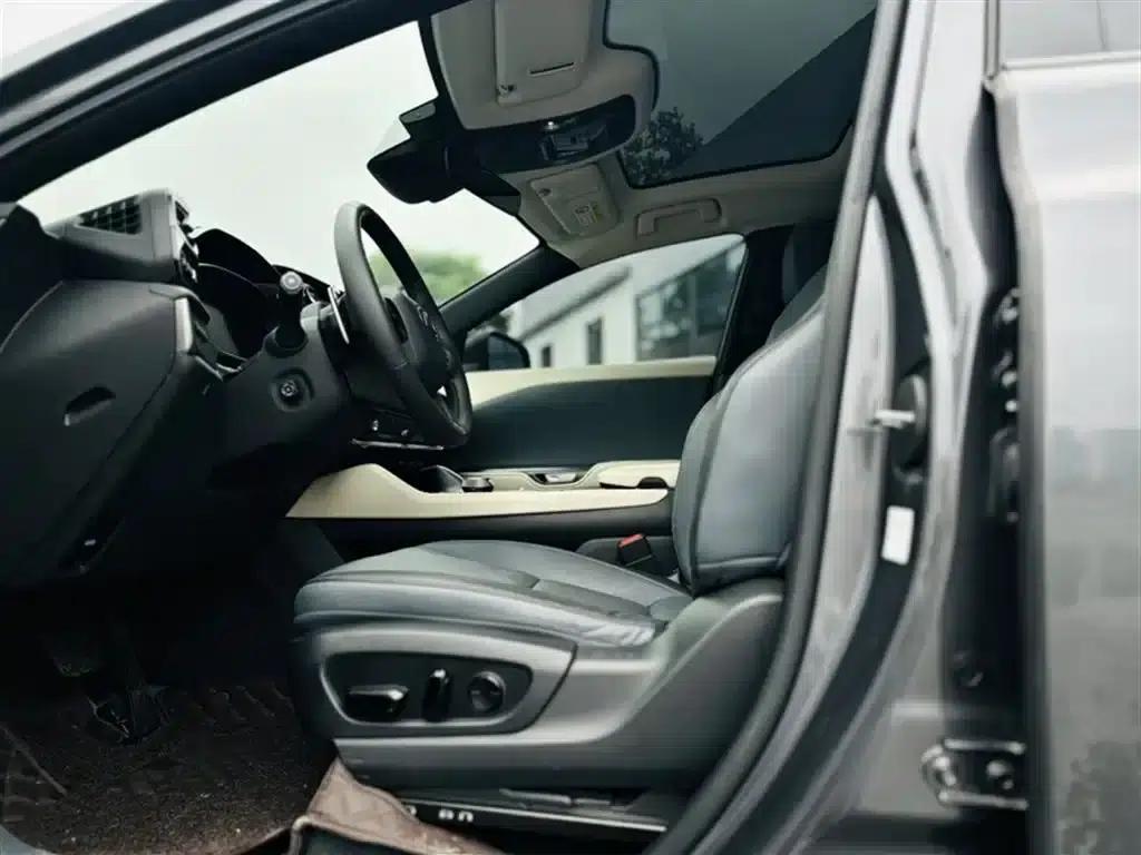Lexus RZ 2023 450e AWD Luxury Edition — миниатюра 18