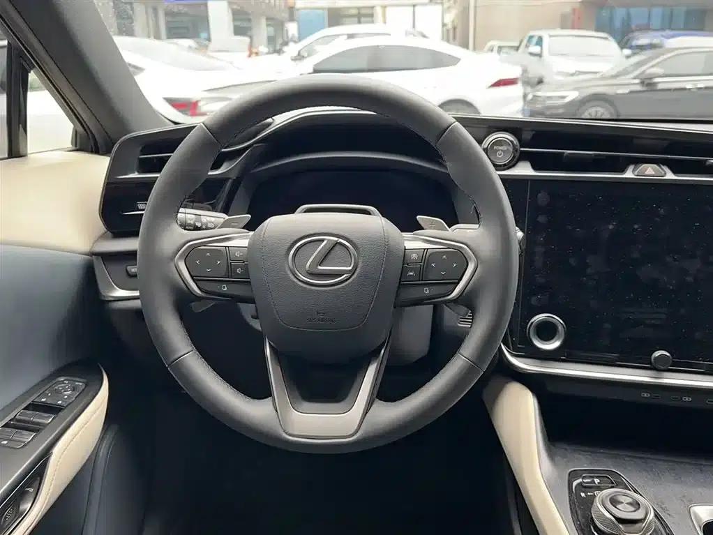 Lexus RZ 2023 450e AWD Luxury Edition — миниатюра 5