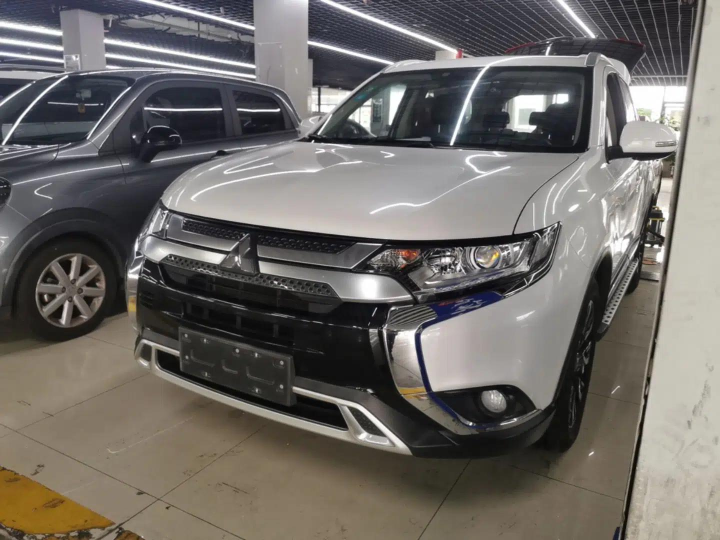 Mitsubishi Outlander 2019 2.0L Two-Wheel Drive Comfort Edition 5 Seats China V Standard — миниатюра 1