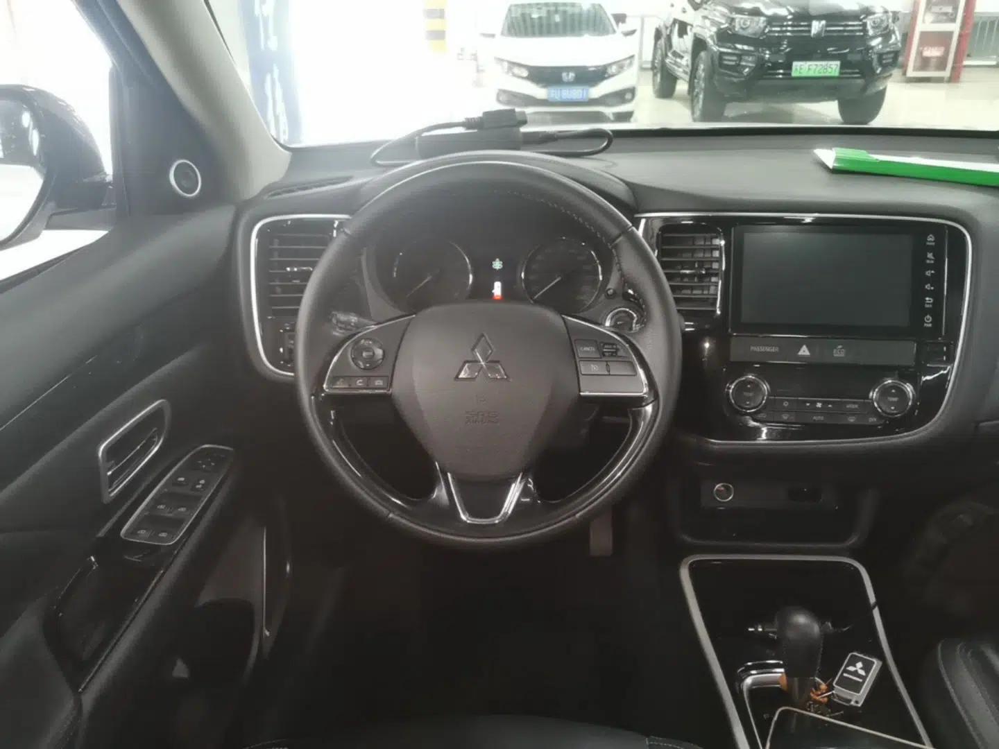 Mitsubishi Outlander 2019 2.0L Two-Wheel Drive Comfort Edition 5 Seats China V Standard — миниатюра 14