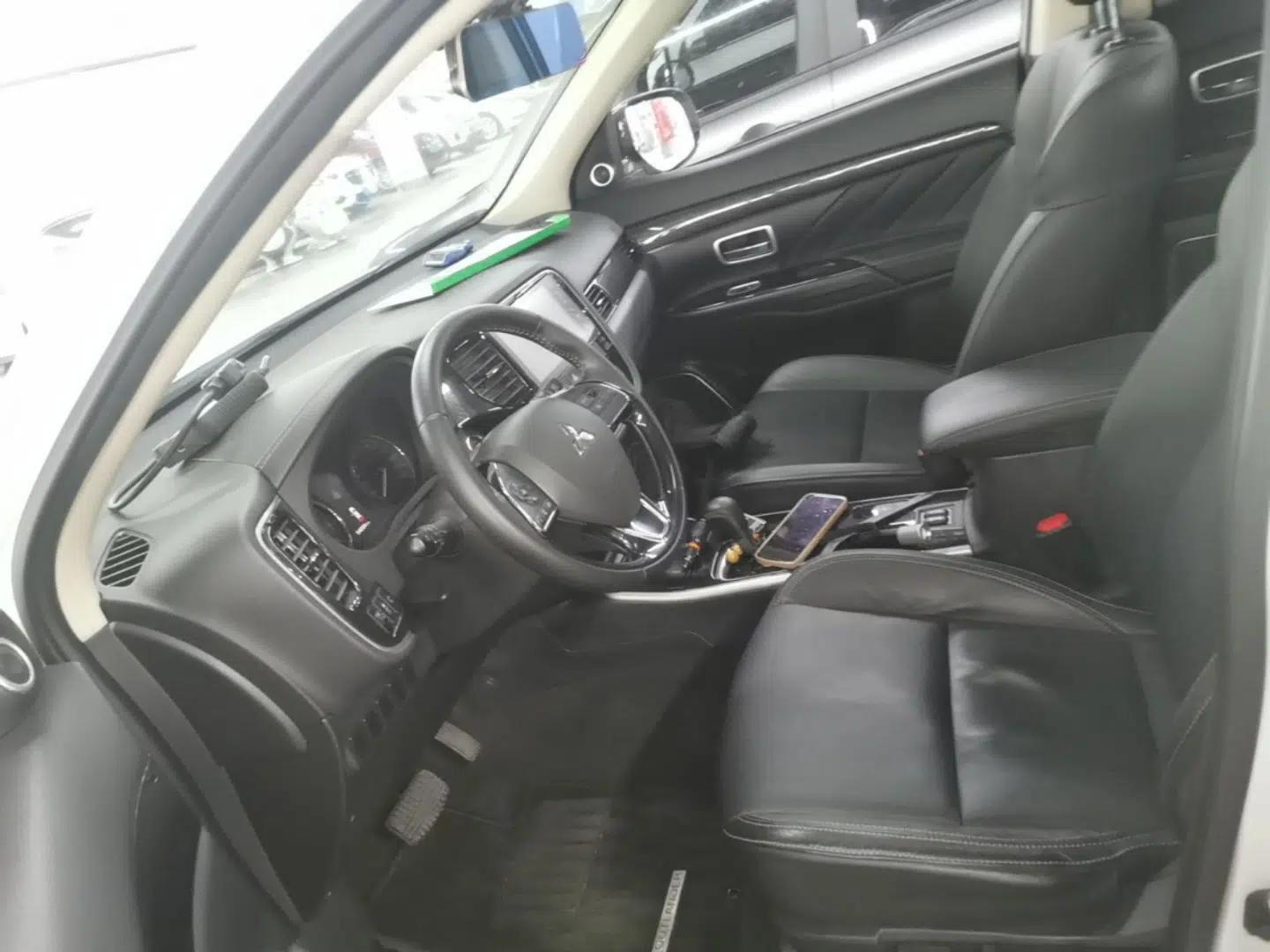 Mitsubishi Outlander 2019 2.0L Two-Wheel Drive Comfort Edition 5 Seats China V Standard — миниатюра 18