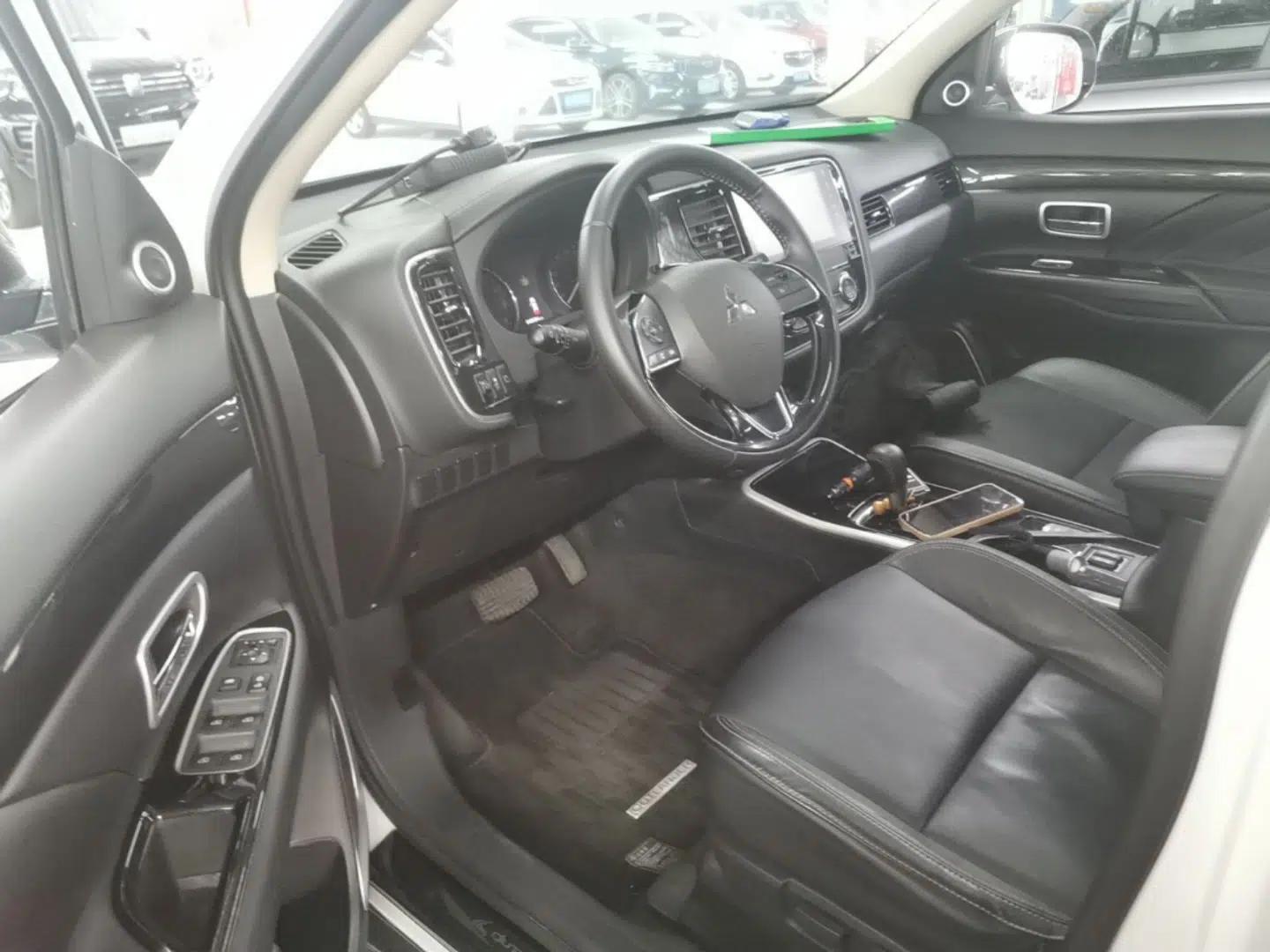 Mitsubishi Outlander 2019 2.0L Two-Wheel Drive Comfort Edition 5 Seats China V Standard — миниатюра 19