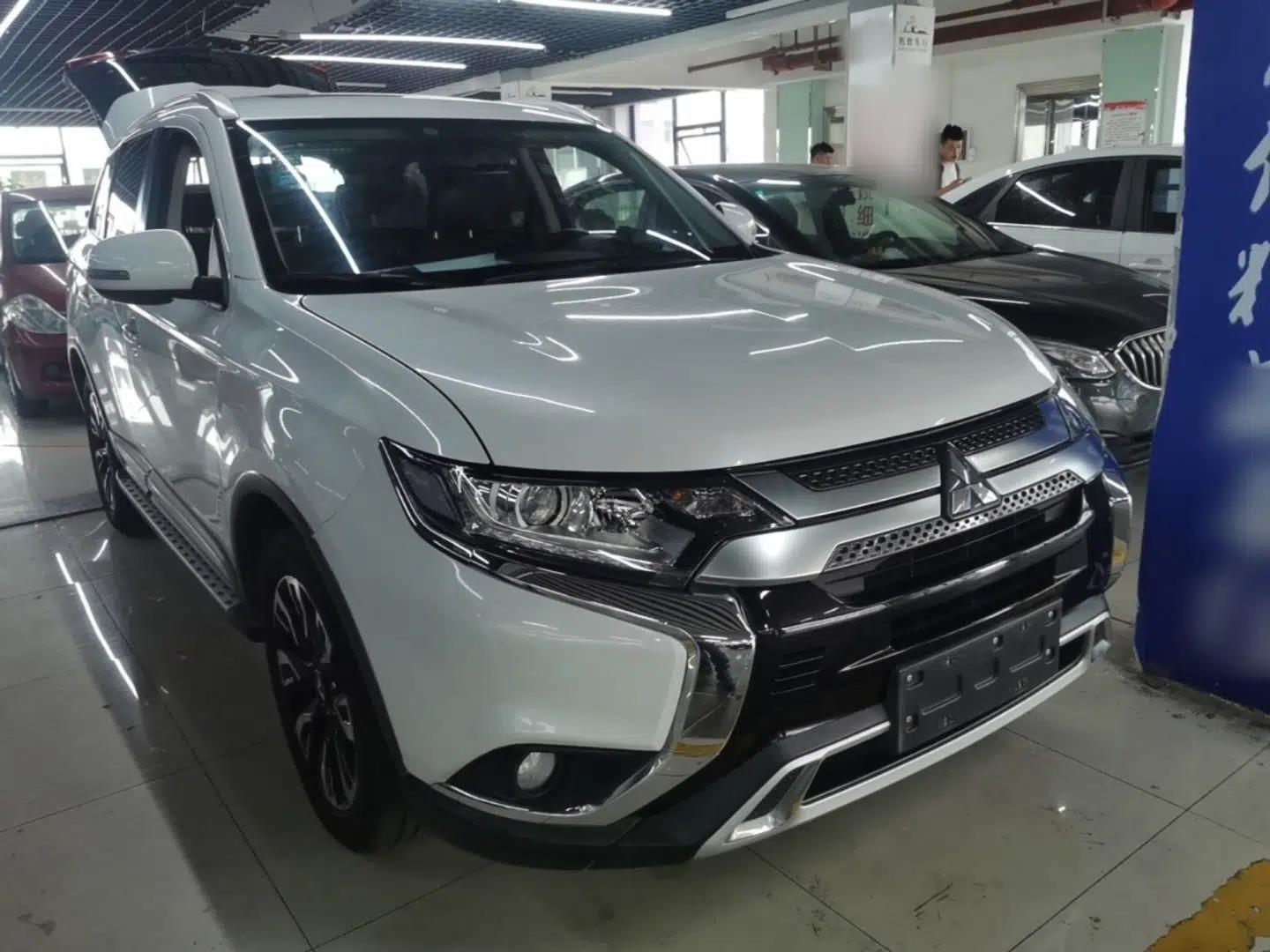 Mitsubishi Outlander 2019 2.0L Two-Wheel Drive Comfort Edition 5 Seats China V Standard — миниатюра 3