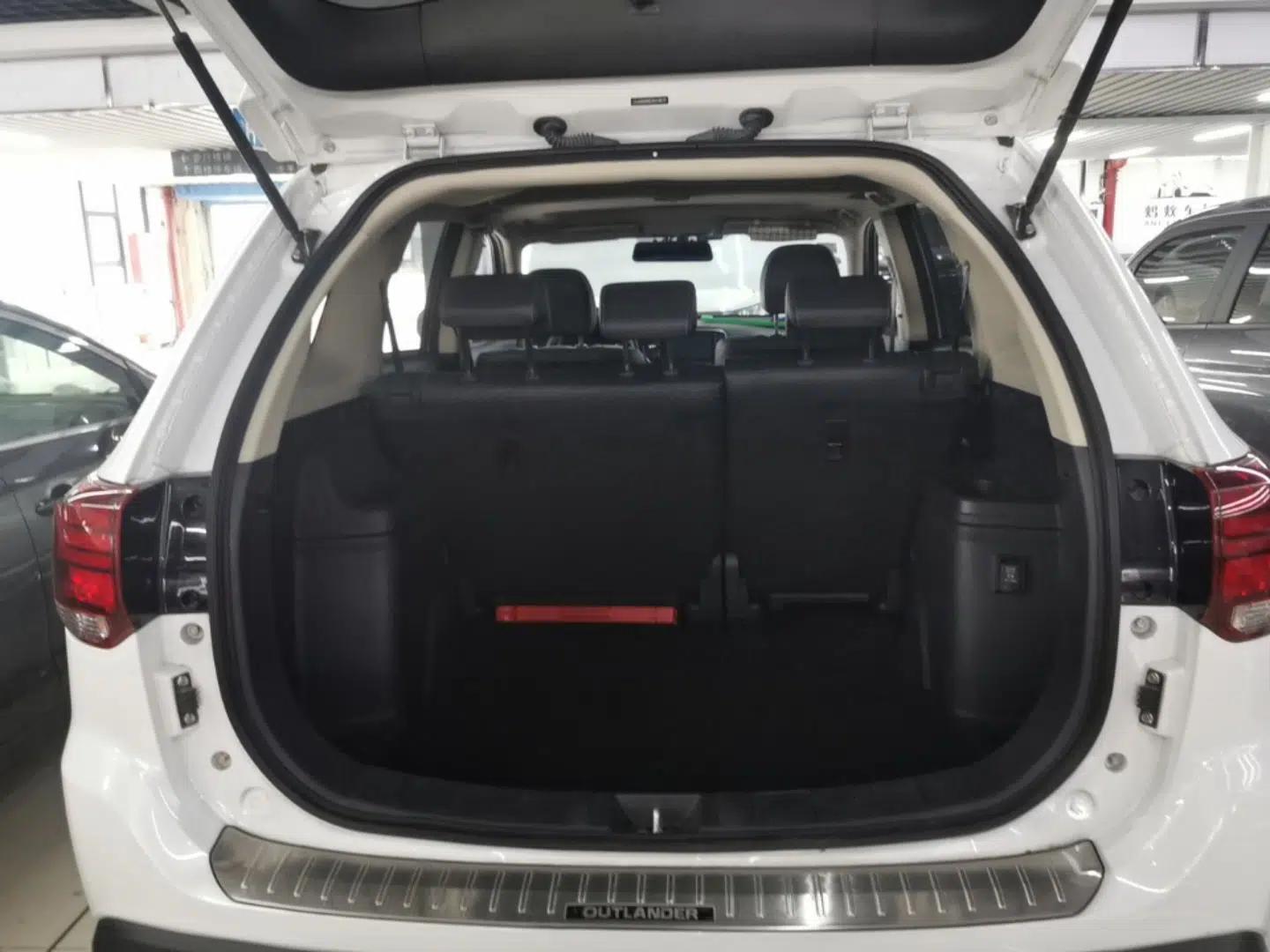 Mitsubishi Outlander 2019 2.0L Two-Wheel Drive Comfort Edition 5 Seats China V Standard — миниатюра 22