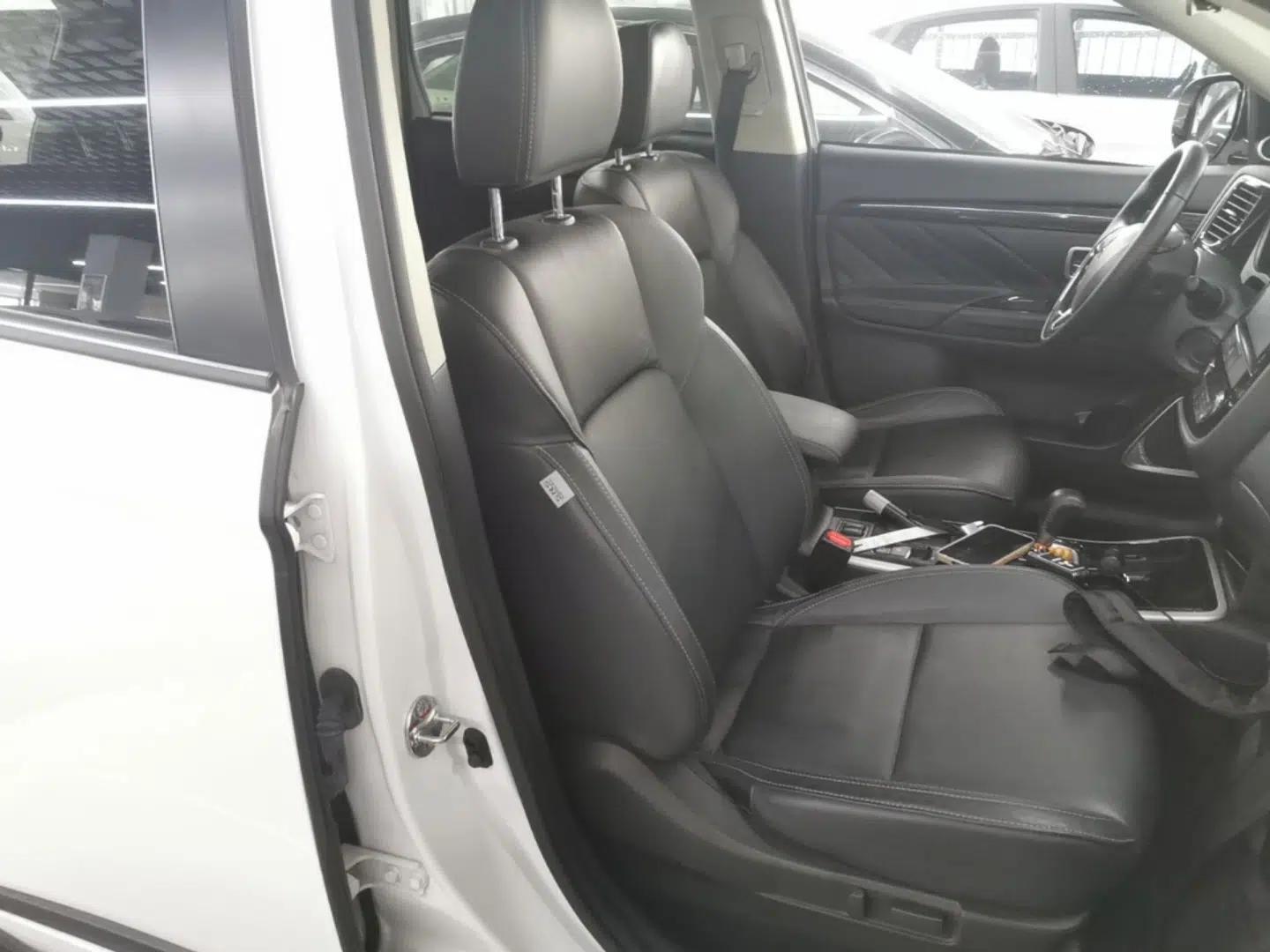 Mitsubishi Outlander 2019 2.0L Two-Wheel Drive Comfort Edition 5 Seats China V Standard — миниатюра 23
