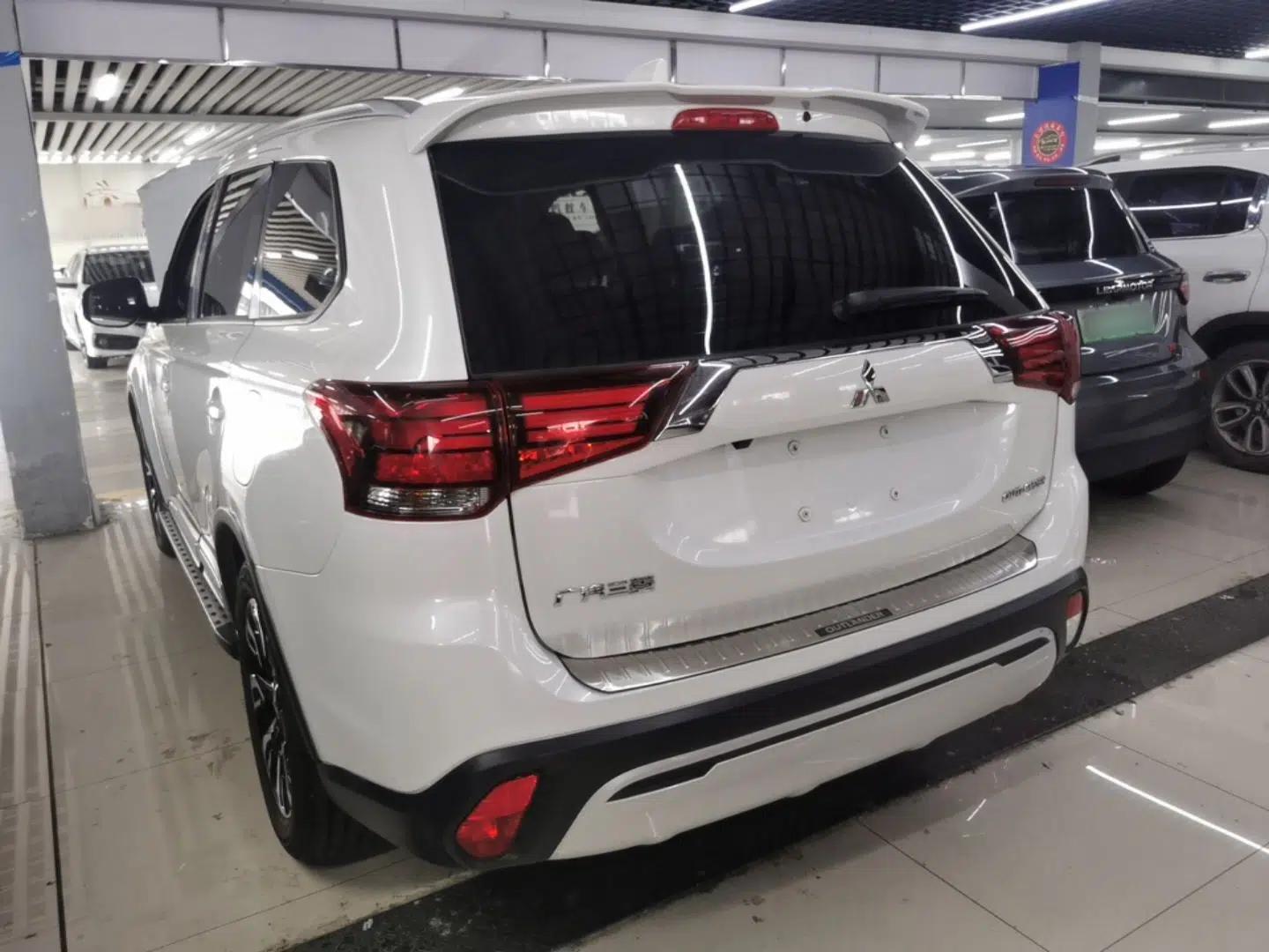 Mitsubishi Outlander 2019 2.0L Two-Wheel Drive Comfort Edition 5 Seats China V Standard — миниатюра 4