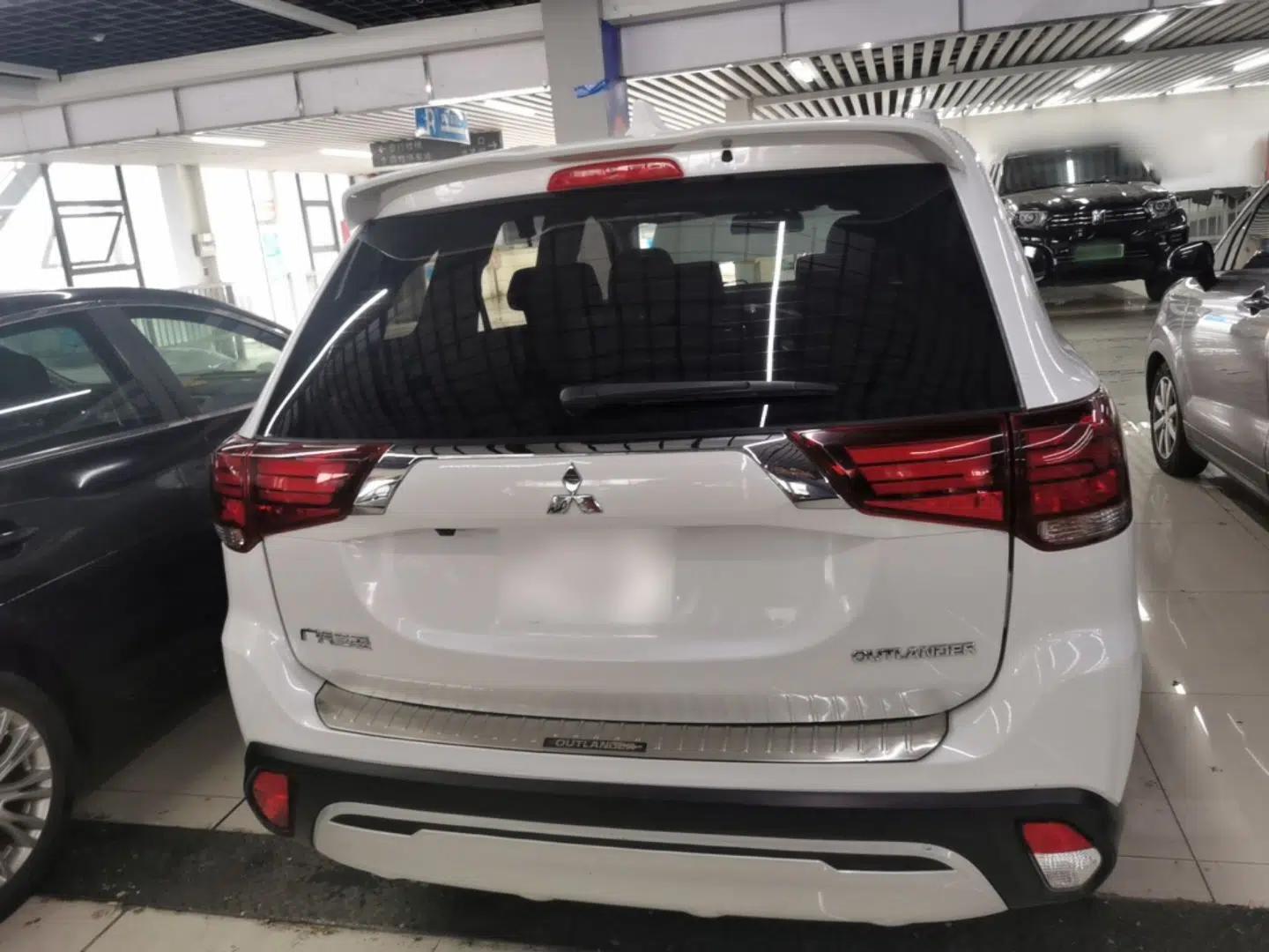 Mitsubishi Outlander 2019 2.0L Two-Wheel Drive Comfort Edition 5 Seats China V Standard — миниатюра 5