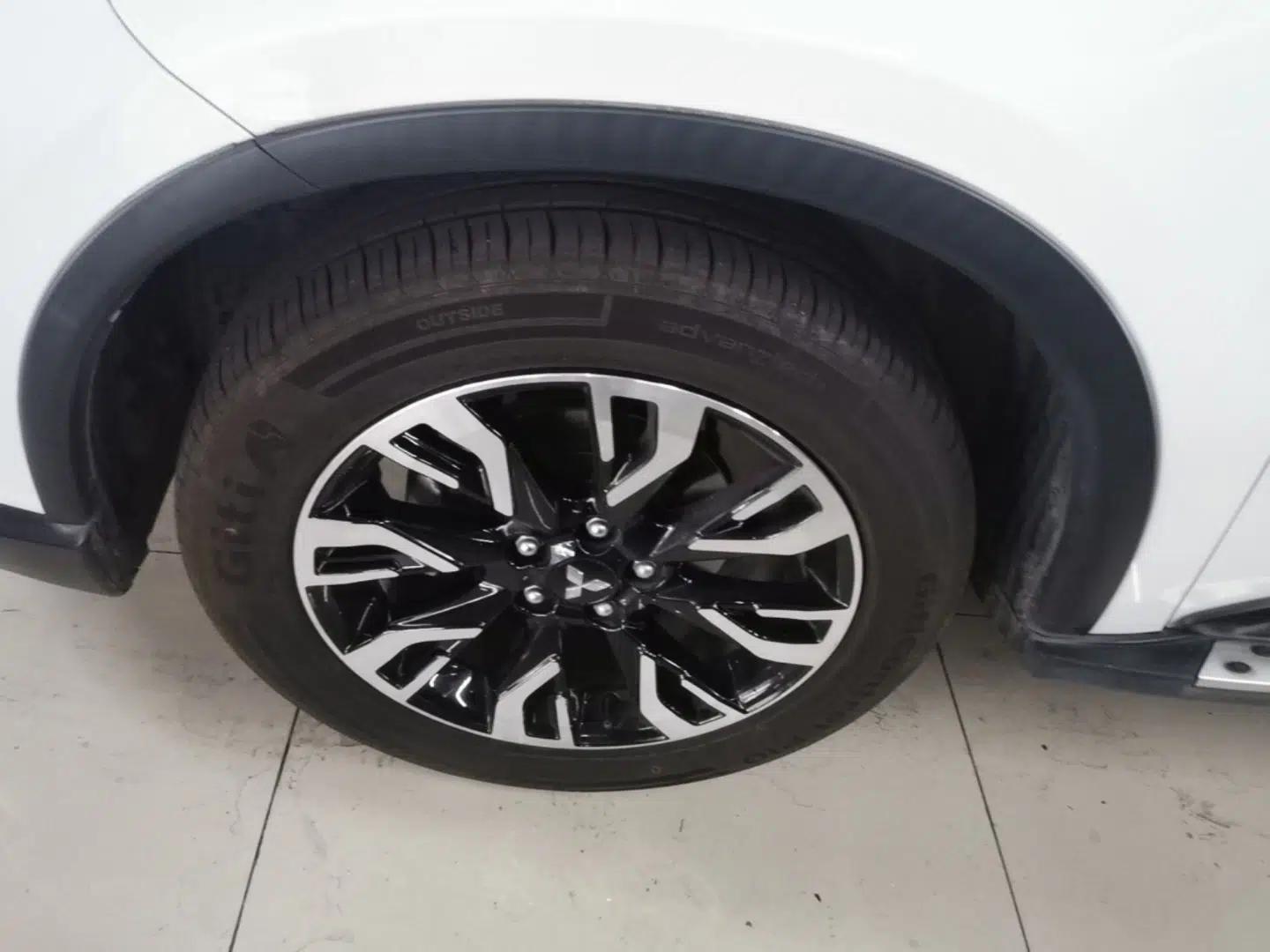 Mitsubishi Outlander 2019 2.0L Two-Wheel Drive Comfort Edition 5 Seats China V Standard — миниатюра 8