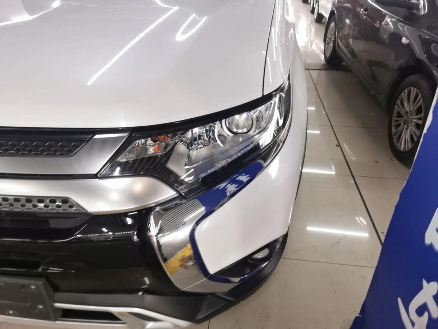 Mitsubishi Outlander 2019 2.0L Two-Wheel Drive Comfort Edition 5 Seats China V Standard — миниатюра 9