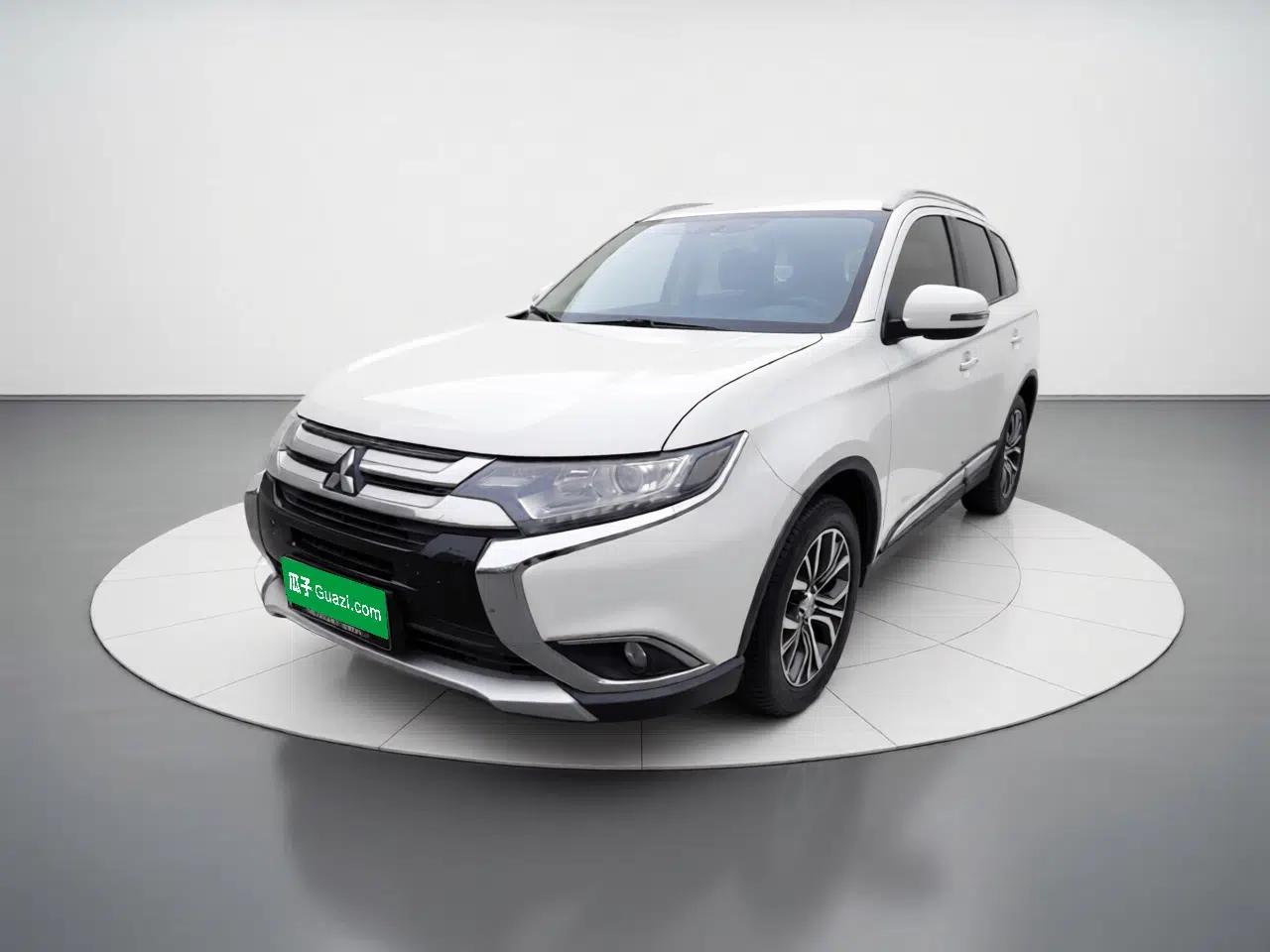 Mitsubishi Outlander 2018 2.0L Two-Wheel Drive Glory Edition 5 Seats — миниатюра 1