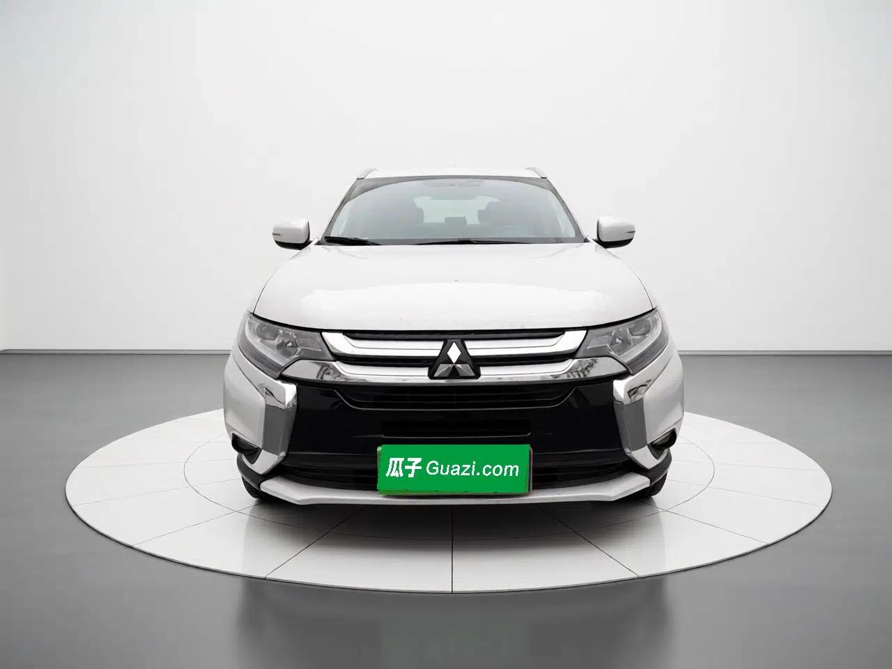 Mitsubishi Outlander 2018 2.0L Two-Wheel Drive Glory Edition 5 Seats — миниатюра 2