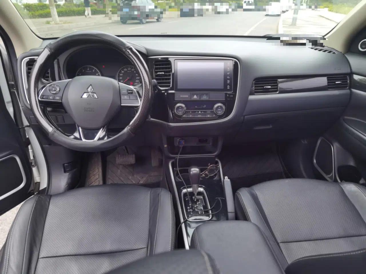 Mitsubishi Outlander 2018 2.0L Two-Wheel Drive Glory Edition 5 Seats — миниатюра 18