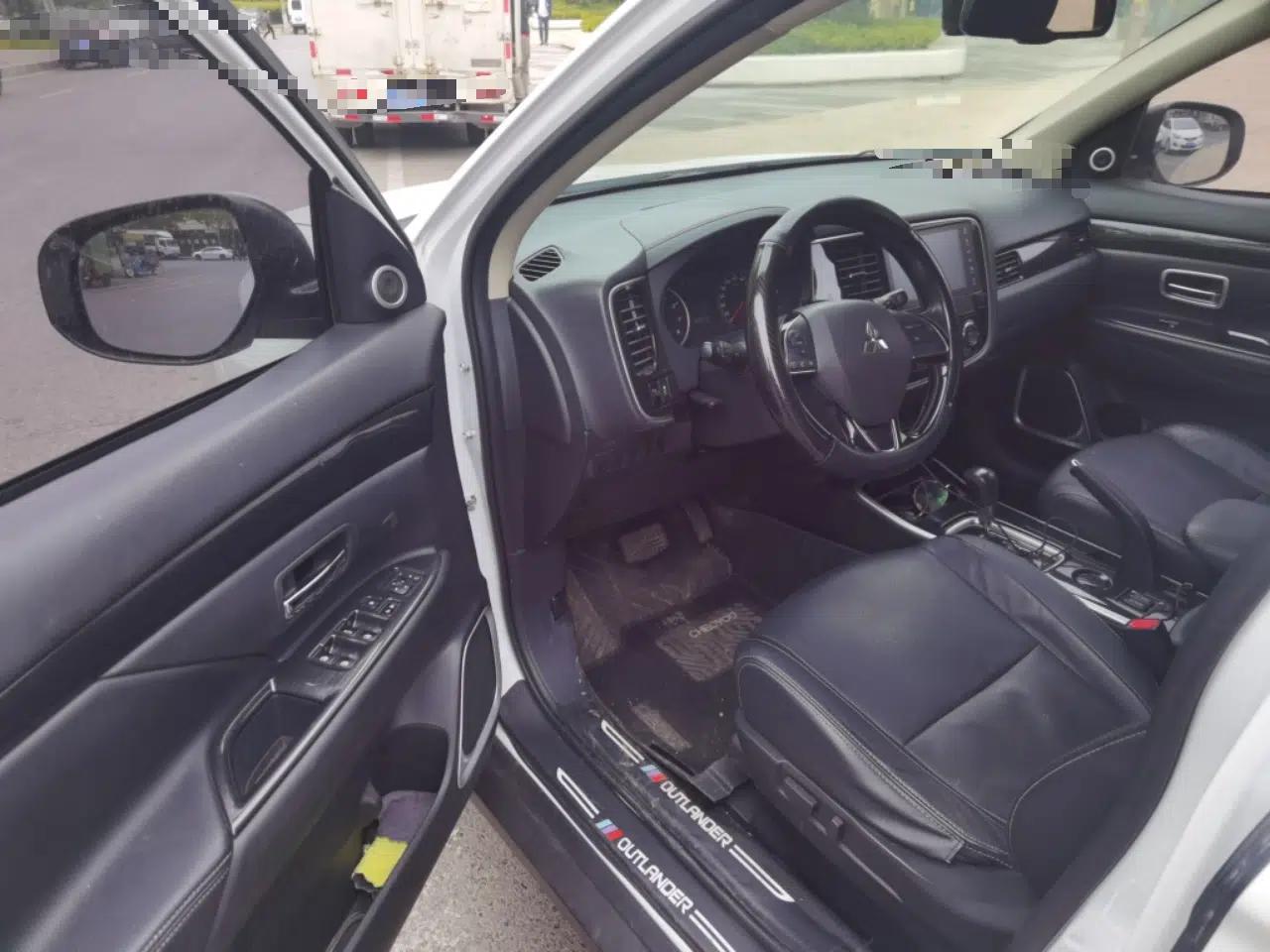 Mitsubishi Outlander 2018 2.0L Two-Wheel Drive Glory Edition 5 Seats — миниатюра 19