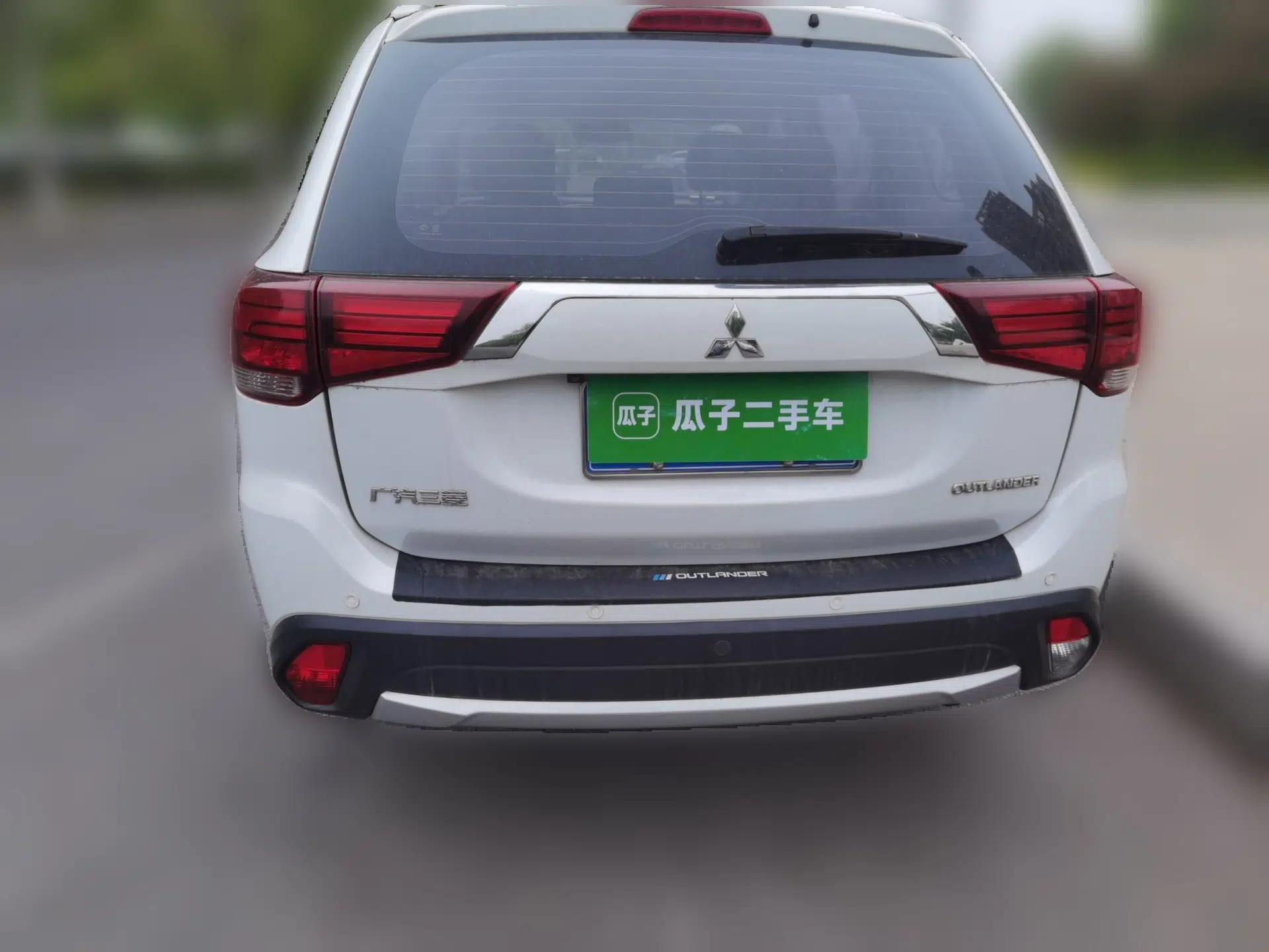 Mitsubishi Outlander 2018 2.0L Two-Wheel Drive Glory Edition 5 Seats — миниатюра 5