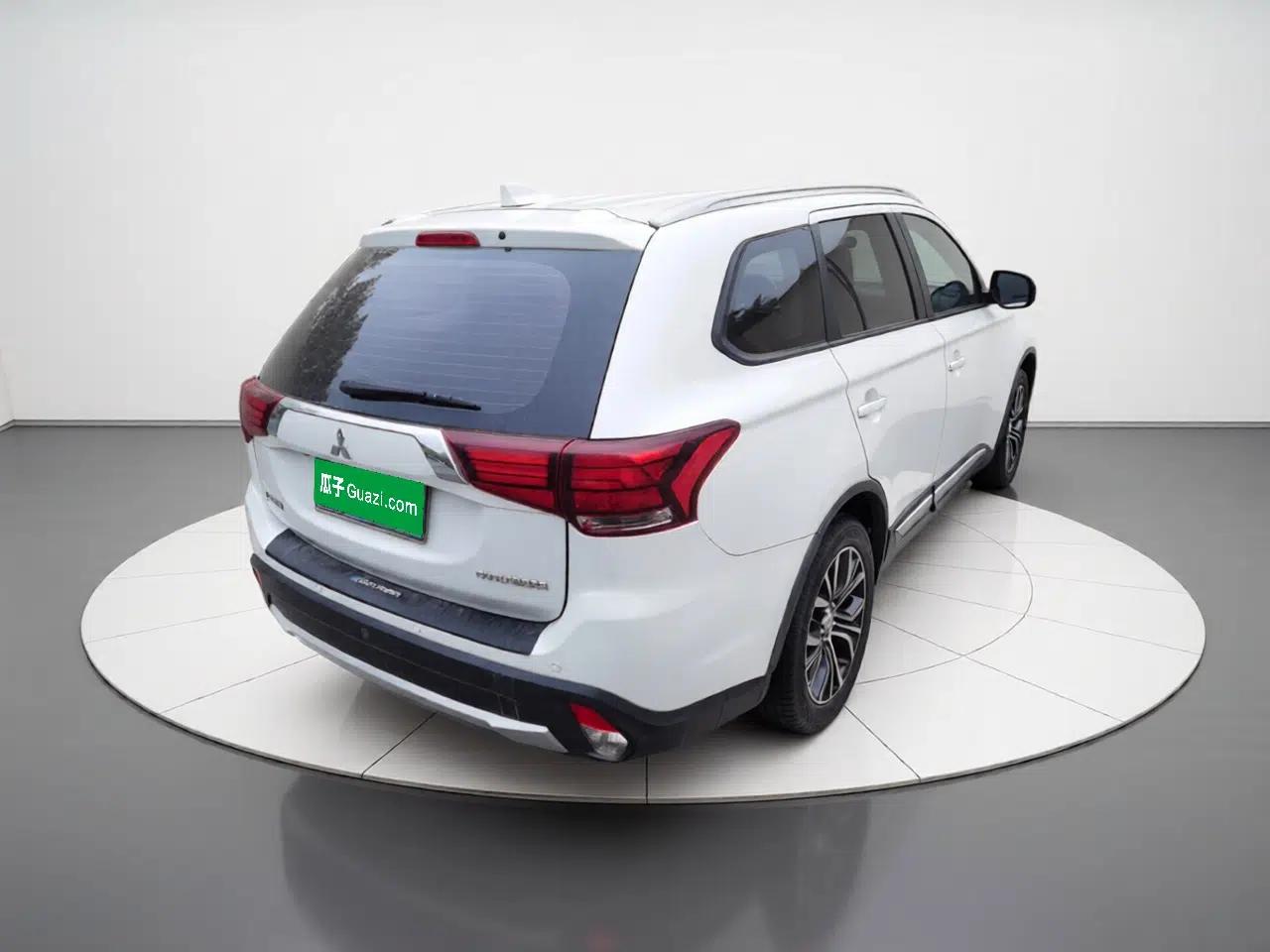 Mitsubishi Outlander 2018 2.0L Two-Wheel Drive Glory Edition 5 Seats — миниатюра 6