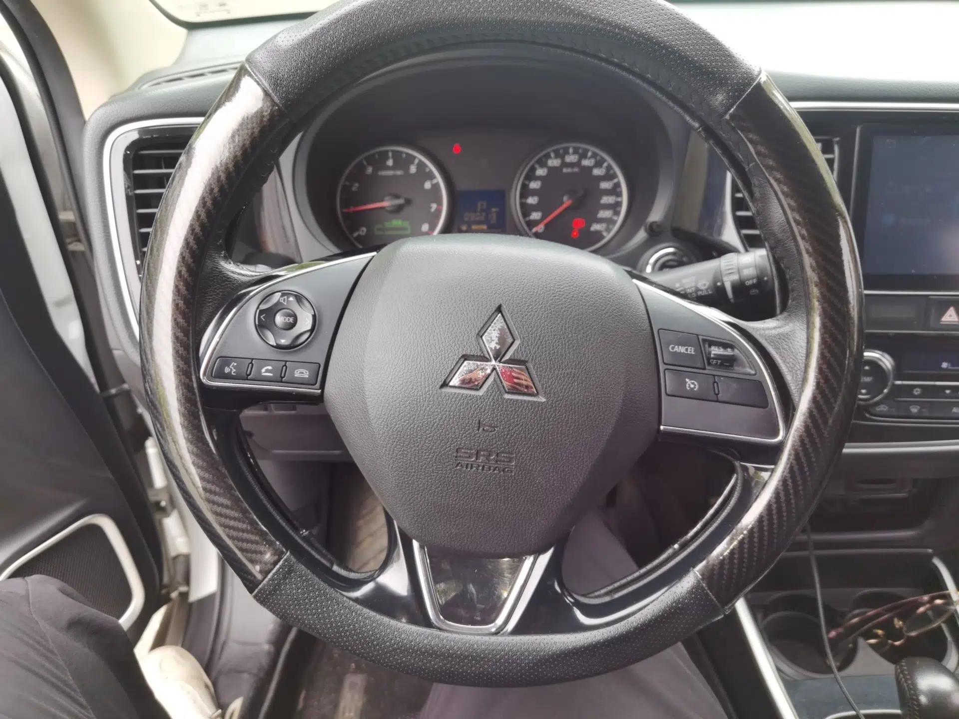Mitsubishi Outlander 2018 2.0L Two-Wheel Drive Glory Edition 5 Seats — миниатюра 9