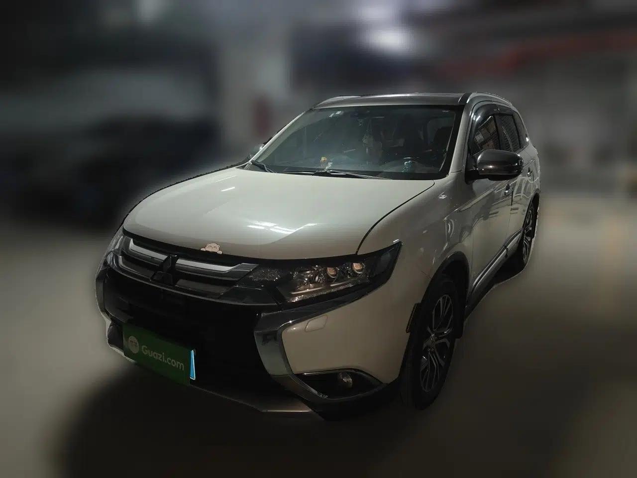 Mitsubishi Outlander 2016 2.4L 4x4 Elite Edition 5 Seats — миниатюра 1
