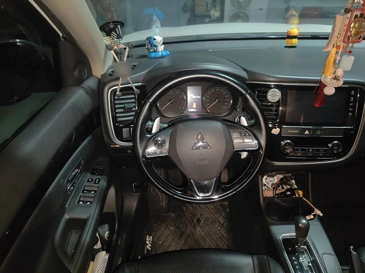 Mitsubishi Outlander 2016 2.4L 4x4 Elite Edition 5 Seats — миниатюра 11
