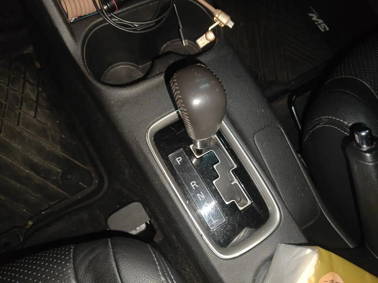 Mitsubishi Outlander 2016 2.4L 4x4 Elite Edition 5 Seats — миниатюра 15
