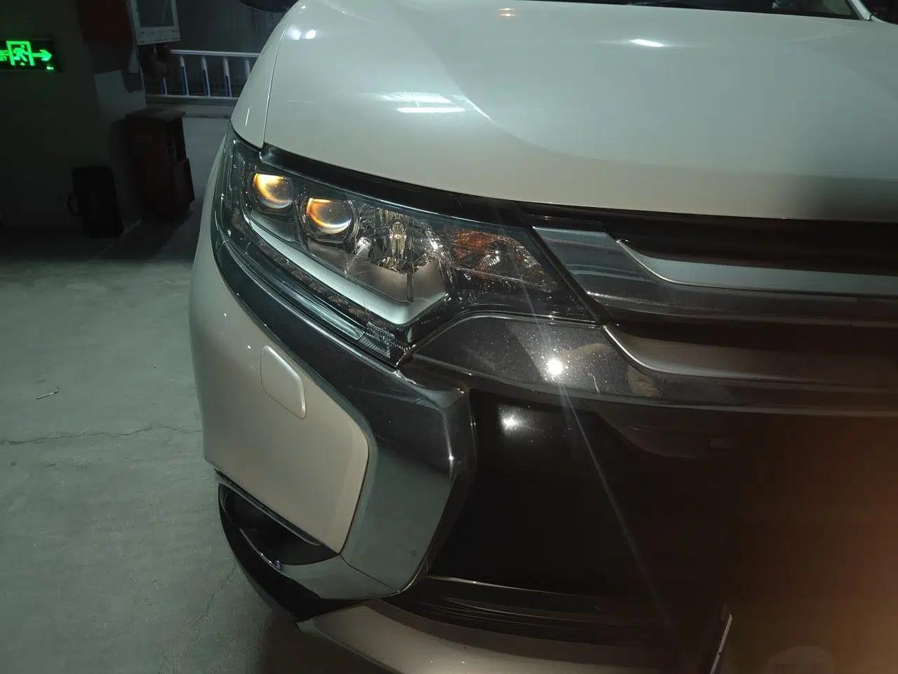 Mitsubishi Outlander 2016 2.4L 4x4 Elite Edition 5 Seats — миниатюра 7
