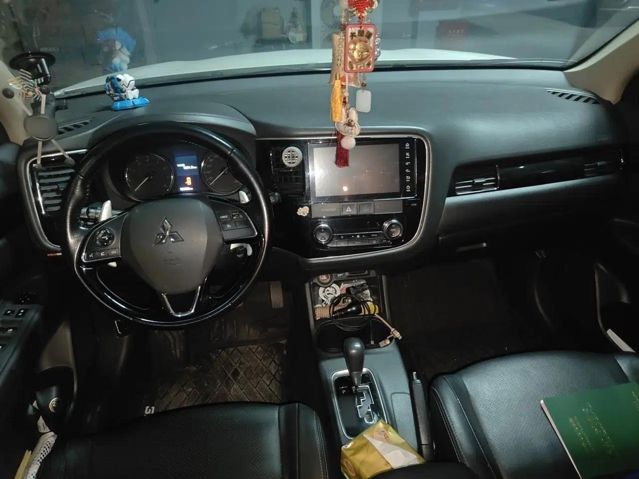 Mitsubishi Outlander 2016 2.4L 4x4 Elite Edition 5 Seats — миниатюра 10