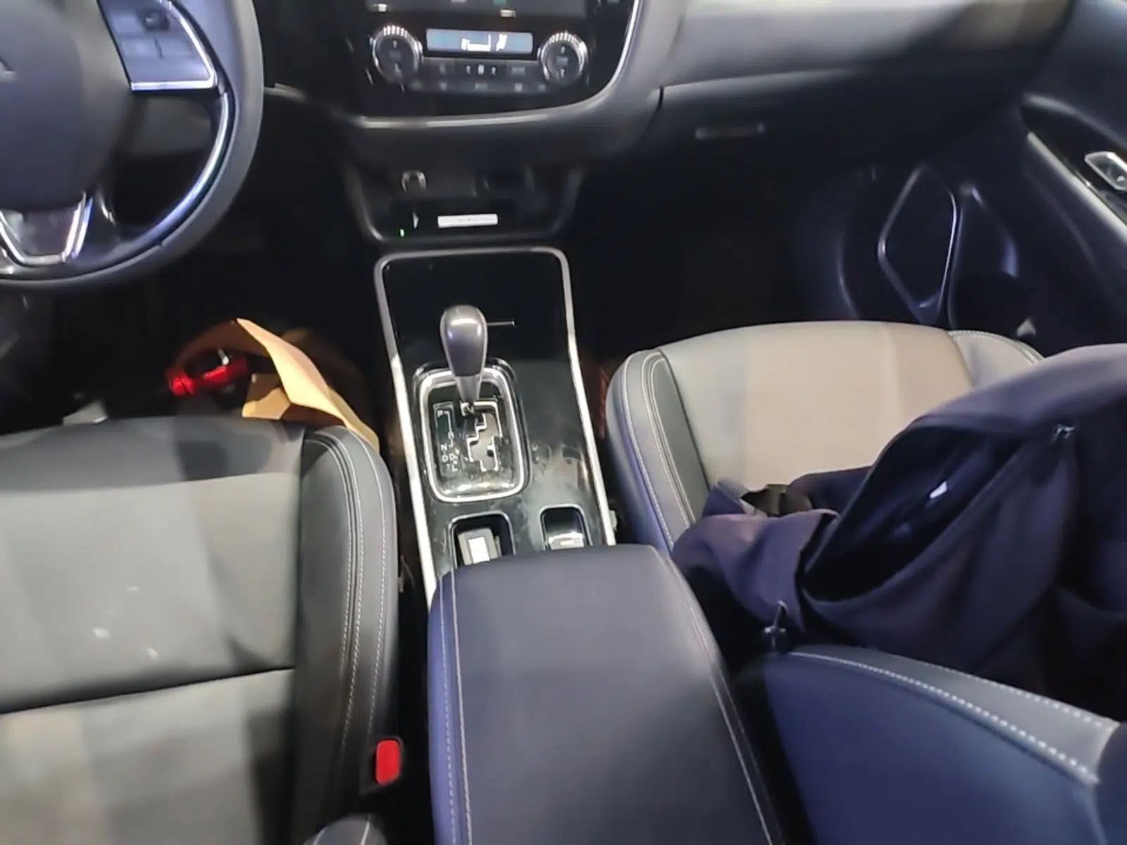 Mitsubishi Outlander 2020 2.0L Two-Wheel Drive Comfort Edition 7-Seater — миниатюра 17