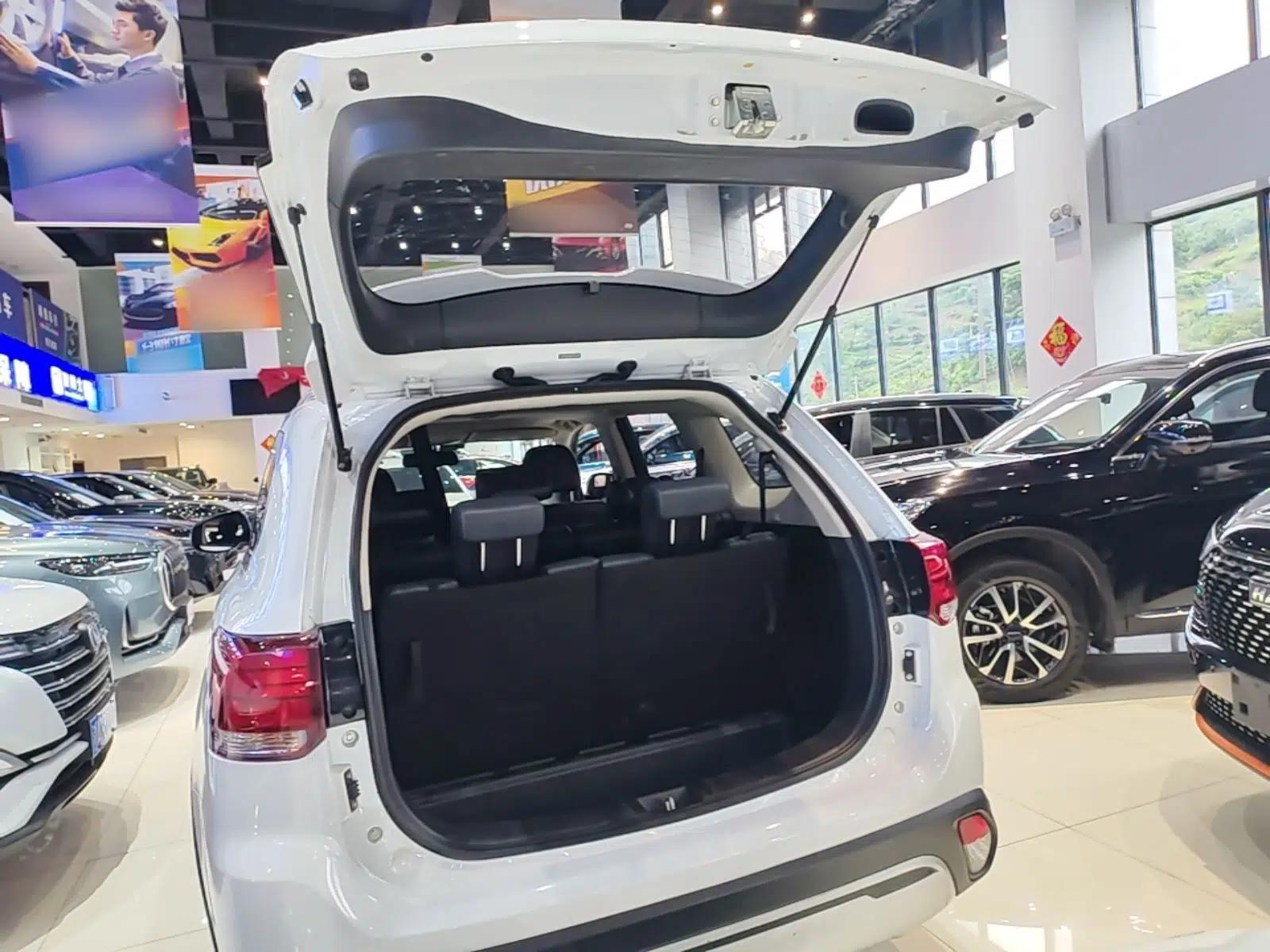 Mitsubishi Outlander 2020 2.0L Two-Wheel Drive Comfort Edition 7-Seater — миниатюра 22