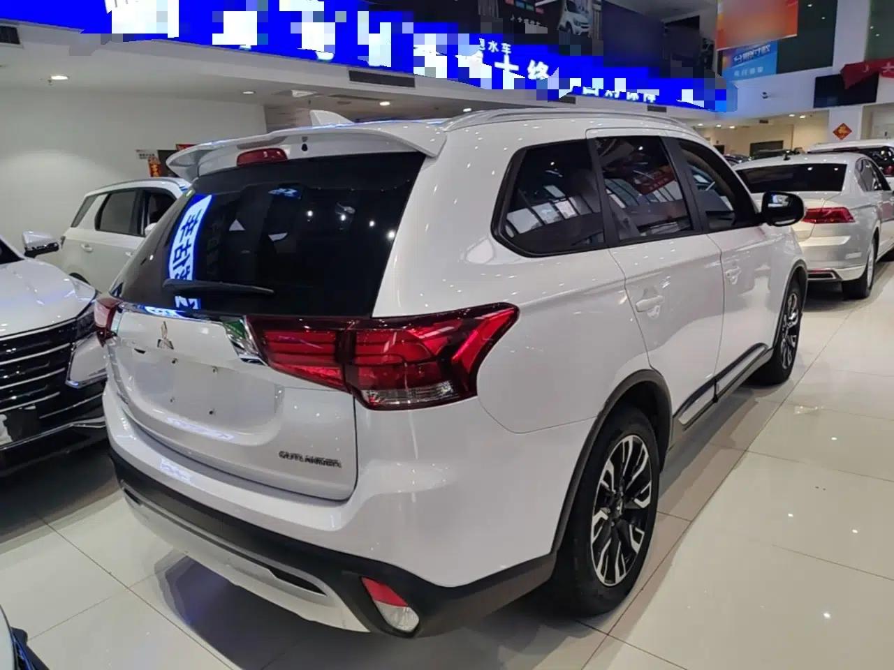 Mitsubishi Outlander 2020 2.0L Two-Wheel Drive Comfort Edition 7-Seater — миниатюра 6