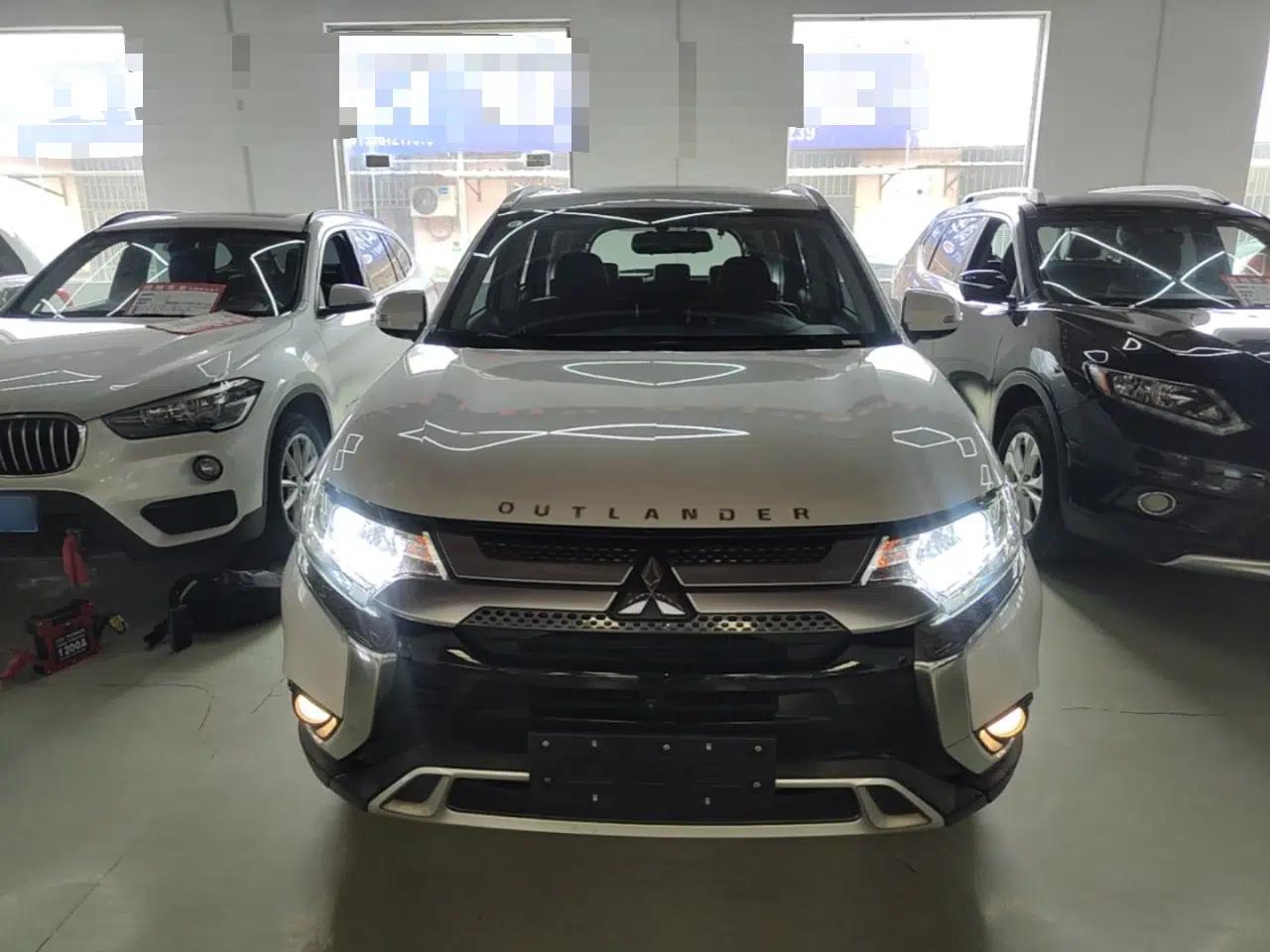 Mitsubishi Outlander 2019 2.0L Two-Wheel Drive Comfort Edition 7-Seater China VI Standard — миниатюра 2