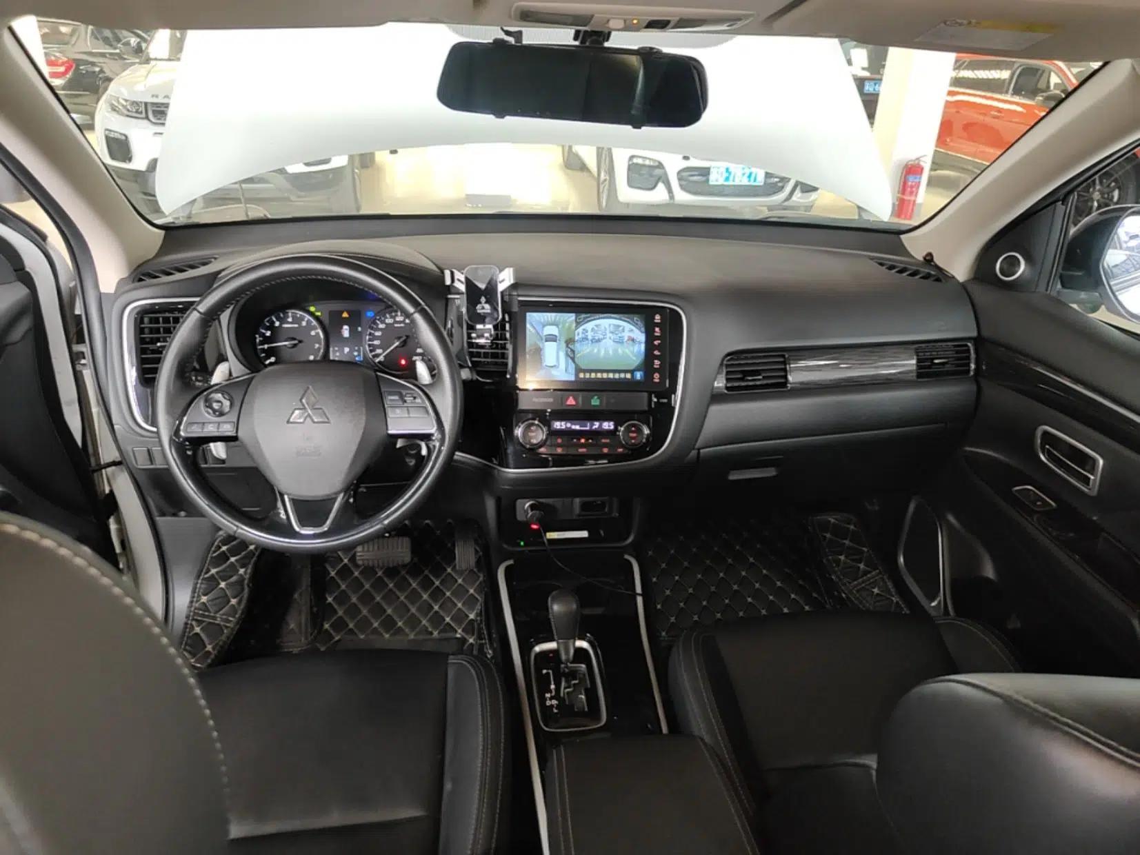 Mitsubishi Outlander 2019 2.0L Two-Wheel Drive Comfort Edition 7-Seater China VI Standard — миниатюра 13